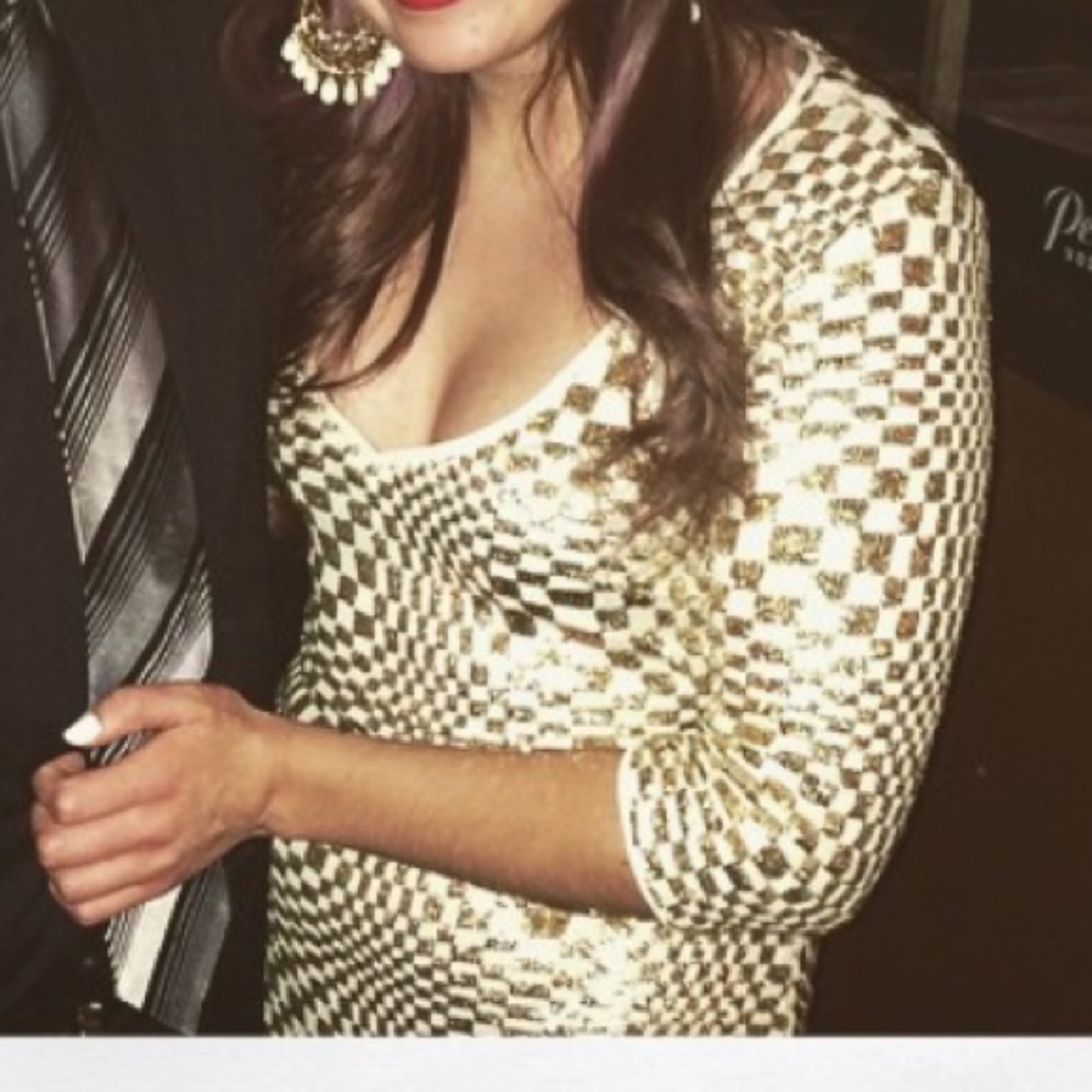 Gold and white 3/4 sleeve dress